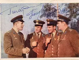 Открытка с 4-мя автографами космонавтов Юрия Гагарина, Андрияна Николаева, Павла Поповича, Германа Титова