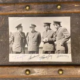 Фото с 4-мя автографами космонавтов Юрия Гагарина, Андрияна Николаева, Павла Поповича, Германа Титова