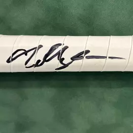 Теннисная ракетка с автографом Даниила Медведева