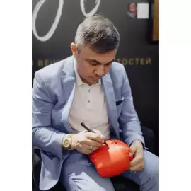 Перчатка с автографом, именным обращением и пожеланием боксёра Константина Цзю