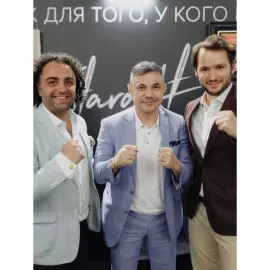 Перчатка с автографом, именным обращением и пожеланием боксёра Константина Цзю