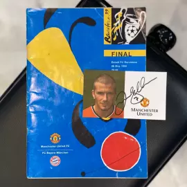 Карточка с автографом и оригинальная программка к матчу ФК «Манчестер Юнайтед» — ФК «Бавария» 1999 года.
