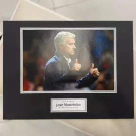 Фото с автографом футбольного тренера Жозе Моуринью