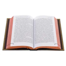 Книги в кожаном переплете "Уинстон Черчилль" в 3 томах, на подставке Книги в кожаном переплете "Уинстон Черчилль" в 3 томах, на подставке