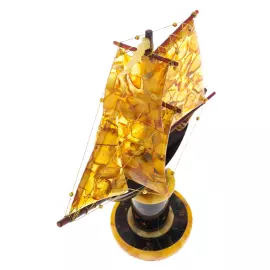 Сувенир из янтаря "Корабль" малый