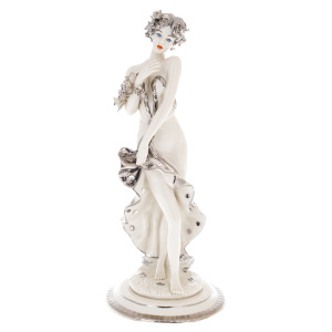 Porcelain statuette "Lady with bouquet"