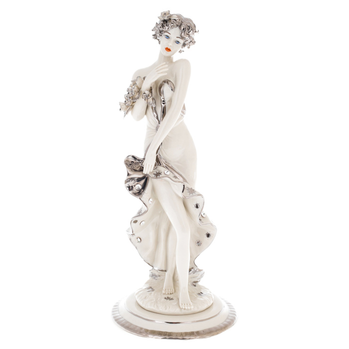 Porcelain statuette "Lady with bouquet"