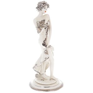 Porcelain statuette "Lady with bouquet"