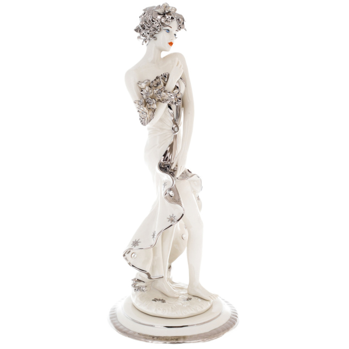 Porcelain statuette "Lady with bouquet"