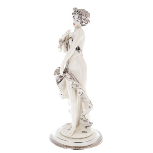 Porcelain statuette "Lady with bouquet"