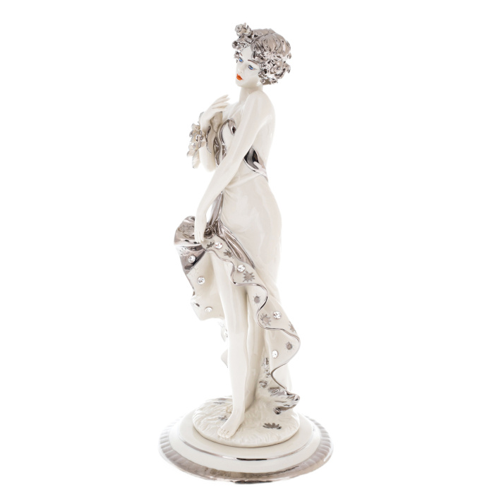 Porcelain statuette "Lady with bouquet"