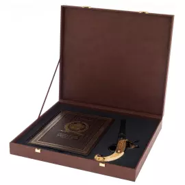 Подарочный набор "Русское оружие 1000 лет истории" с книгой и пистолем