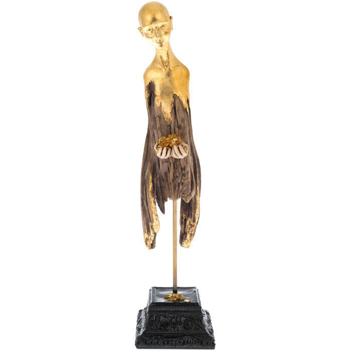 The author's sculpture made of wood "The Guardian"