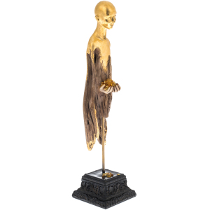 The author's sculpture made of wood "The Guardian"
