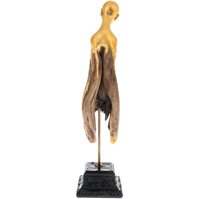 The author's sculpture made of wood "The Guardian"