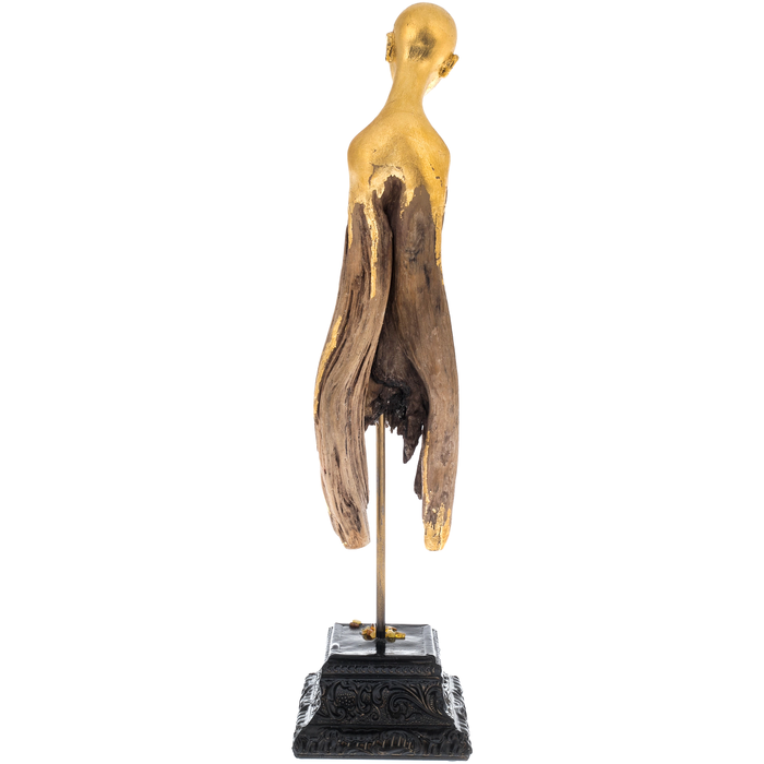 The author's sculpture made of wood "The Guardian"