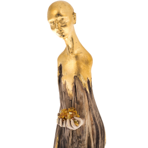 The author's sculpture made of wood "The Guardian"