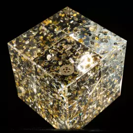 Скульптура "Time Squared" большой куб