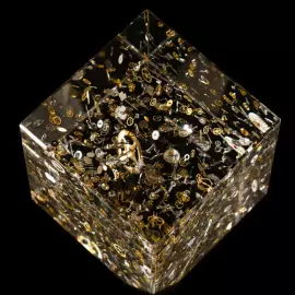 Скульптура "Time Squared" большой куб