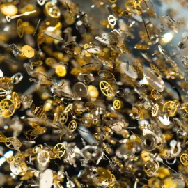 Скульптура "Time Squared" большой куб