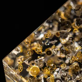 Скульптура "Time Squared" большой куб