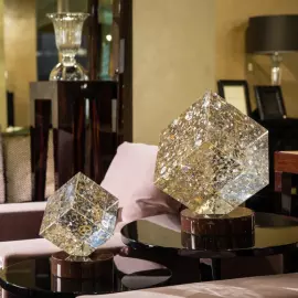 Скульптура "Time Squared" большой куб