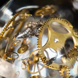 Sculpture "Lost in Time" small skull