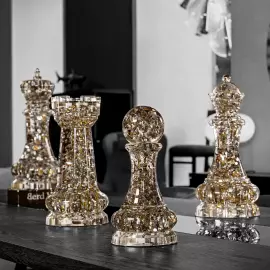 Скульптура в виде шахматной фигуры "Ферзь / Queen"