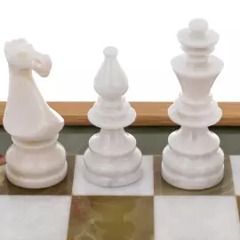 Шахматы "Европейские" из белого мрамора и зеленого оникса