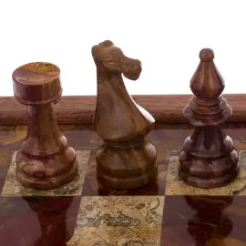 Шахматы "Европейские" из красного дерева, фигуры из красного оникса и мрамора-ракушечника