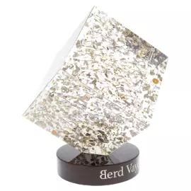 Скульптура "Time Squared" большой куб