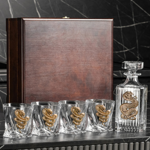 A set for whiskey "Cobra. Timeless" with a damask, for 4 persons, in a casket
