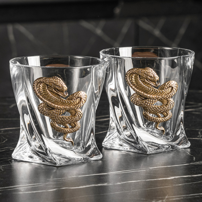 A set for whiskey "Cobra. Timeless" with a damask, for 4 persons, in a casket