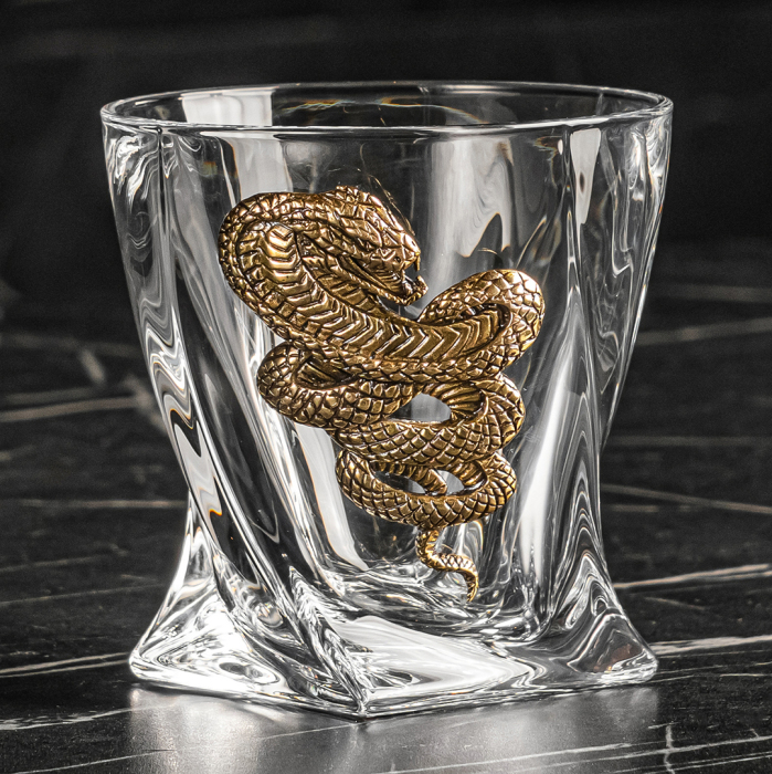 A set for whiskey "Cobra. Timeless" with a damask, for 4 persons, in a casket