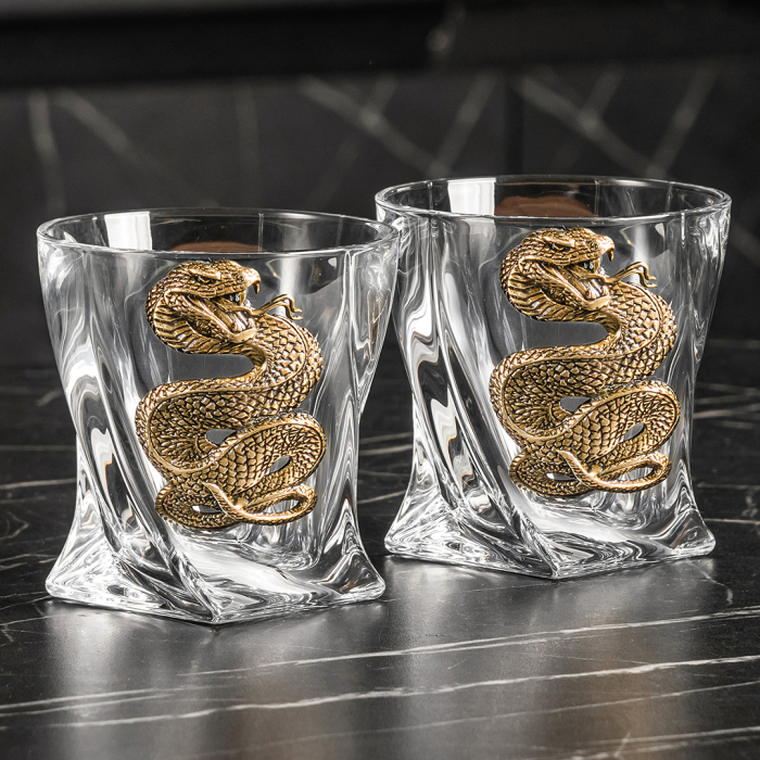 A set for whiskey "Snake. Timeless" with a damask, for 4 persons, in a casket