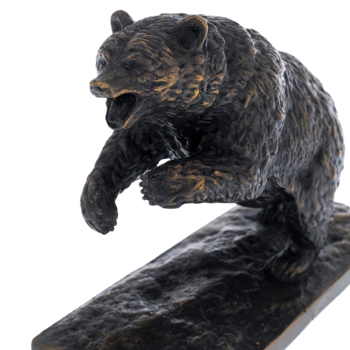 The author's bronze sculpture "The Bear attacks"