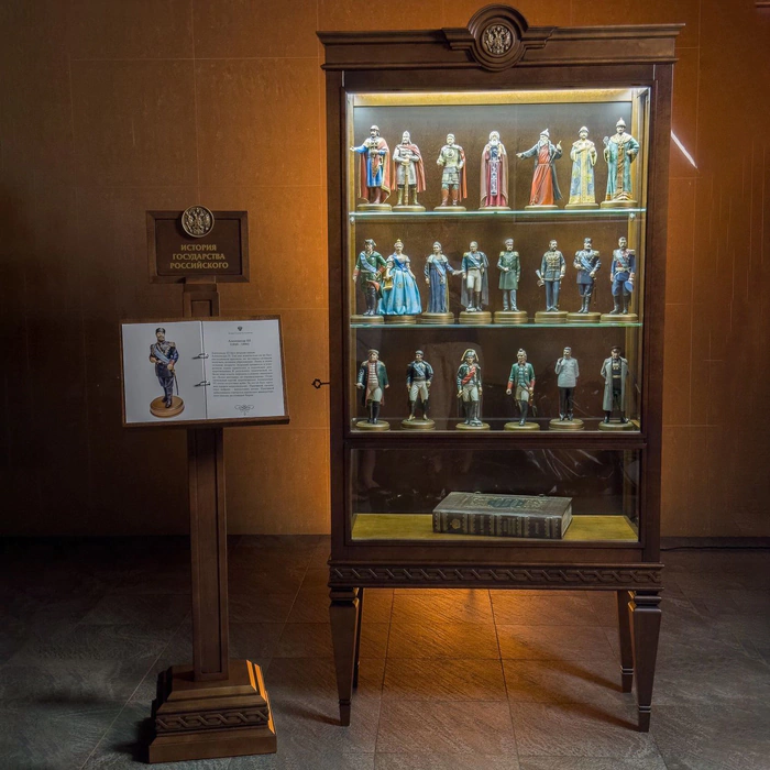 Collection of alder statuettes "History of the Russian State" 21 pieces, with a showcase
