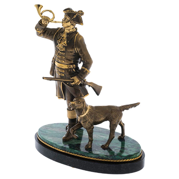 Gift set "Russian Hunt" with a statuette and a book