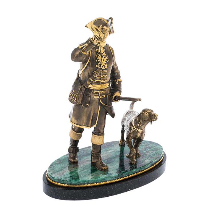 Gift set "Russian Hunt" with a statuette and a book