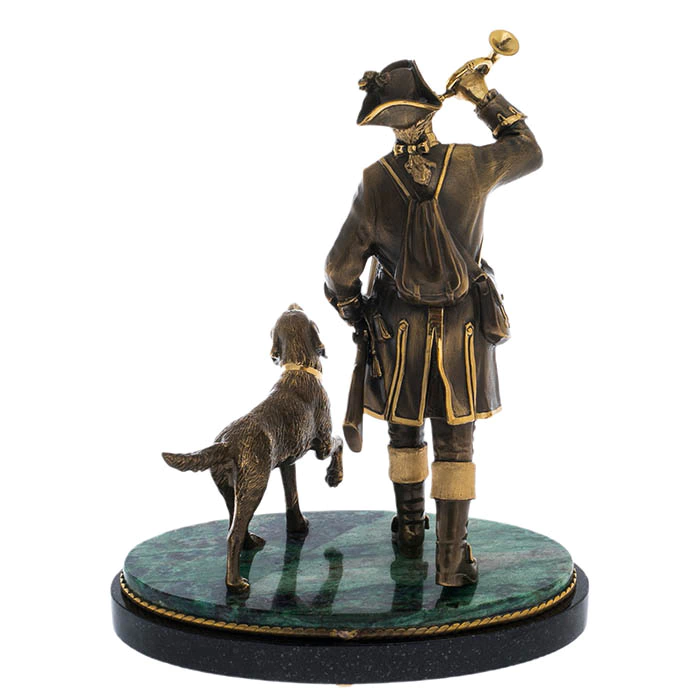 Gift set "Russian Hunt" with a statuette and a book