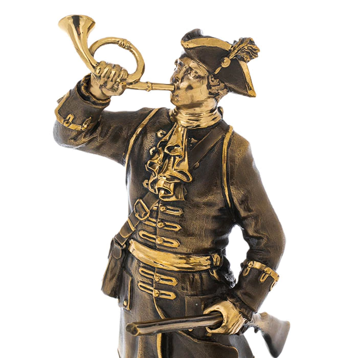 Gift set "Russian Hunt" with a statuette and a book