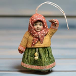 Коллекционная елочная ватная игрушка "Машенька с пирожком" из коллекции "Сказки мира"