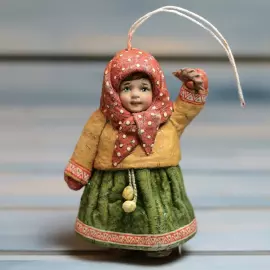 Коллекционная елочная ватная игрушка "Машенька с пирожком" из коллекции "Сказки мира"