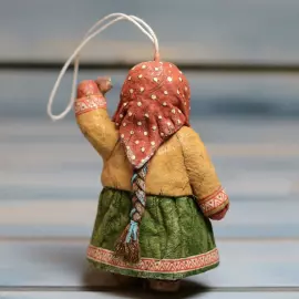 Коллекционная елочная ватная игрушка "Машенька с пирожком" из коллекции "Сказки мира"