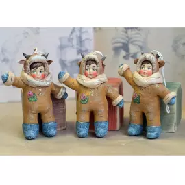 Коллекционная елочная ватная игрушка "Малыш в костюме бычка" из коллекции "Детский утренник"