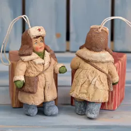 Коллекционная елочная ватная игрушка "Малыш с сумкой" из коллекции "Советское детство"