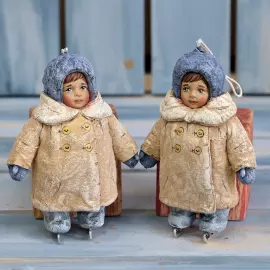 Коллекционная елочная ватная игрушка "Девочка на коньках" из коллекции "Советское детство"