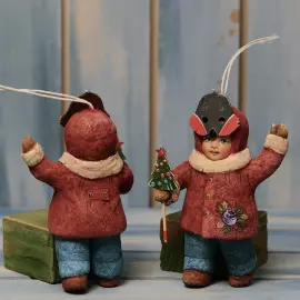 Коллекционная елочная ватная игрушка "Малыш в маске снегиря" из коллекции "Детки в масках"