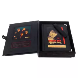 Книга в кожаном переплете "Виктор Цой. История легенды" в коробе