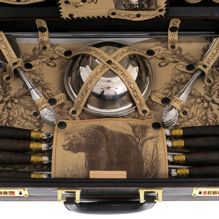A gift set for a picnic "Bear" for 8 people